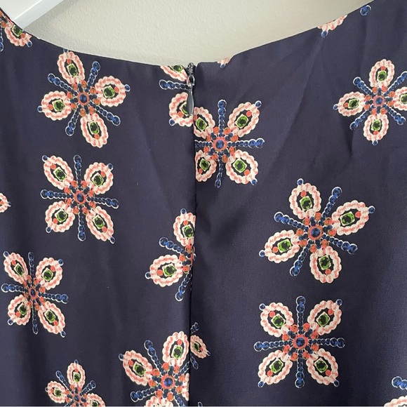 COLLECTIVE CONCEPTS Floral Print Peplum Top - Navy Large Petite - Picture 6 of 7